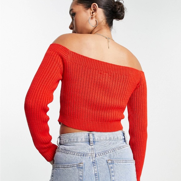 Red ❤️‍🔥 off the shoulder crop top - Picture 4 of 7